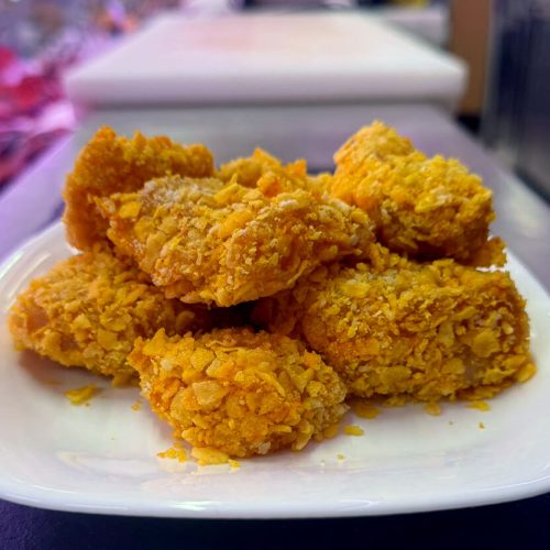 Petto di pollo marinato e impanato